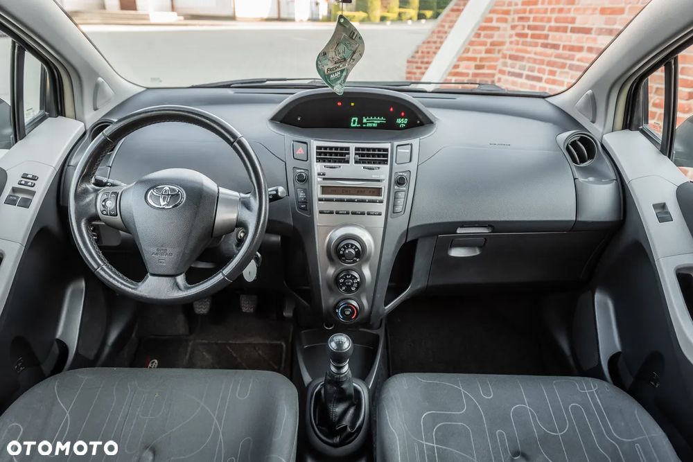 Toyota Yaris - 24