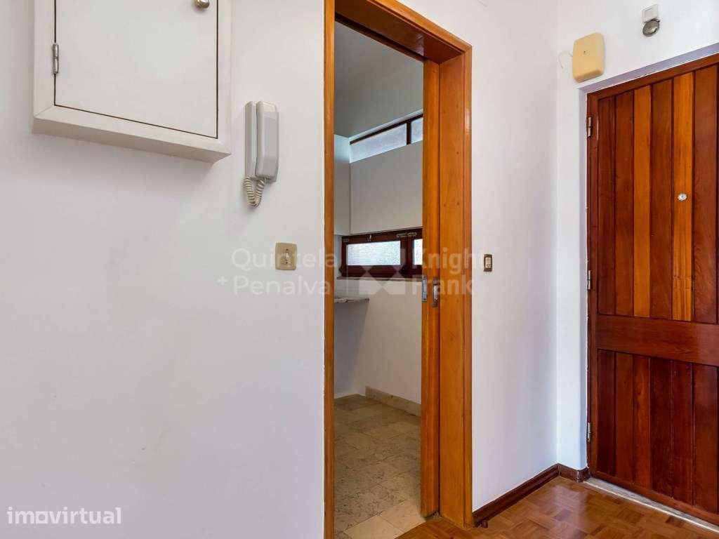 Apartamento T1 com vista mar para arrendamento no Monte Estoril - Grande imagem: 2/25