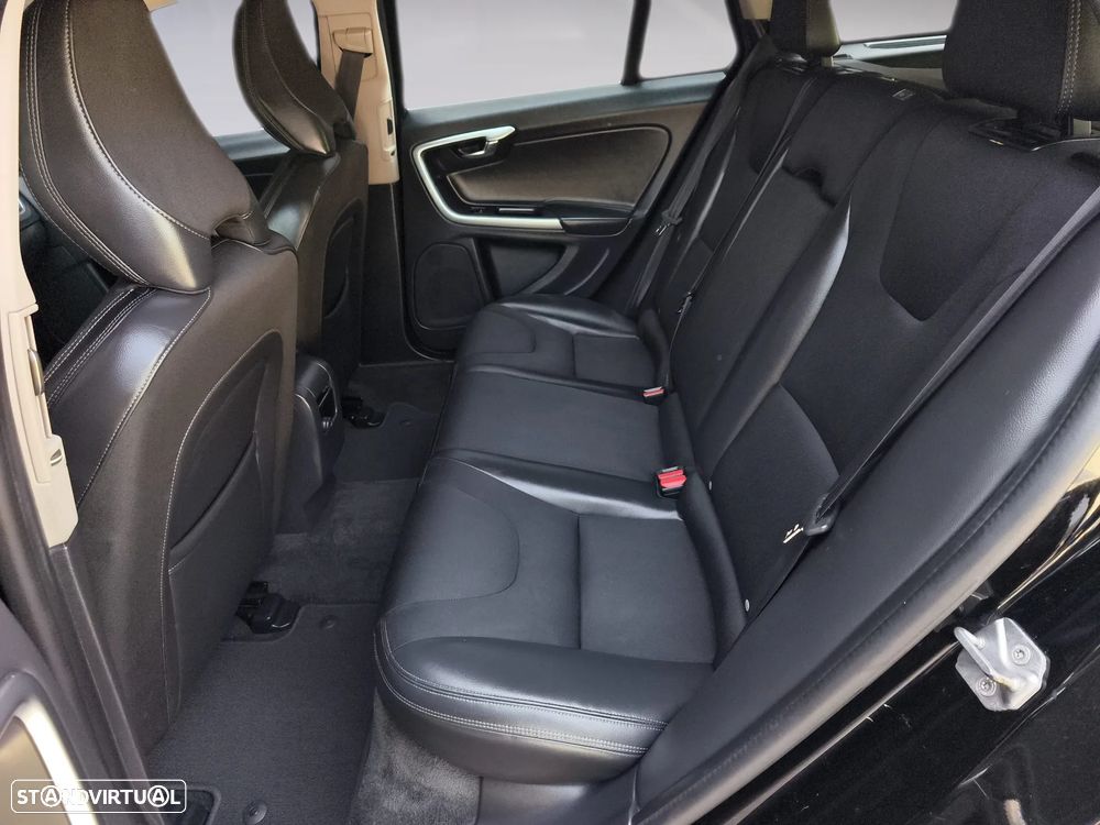 Volvo V60 2.4 D6 Momentum AWD Phev - 10