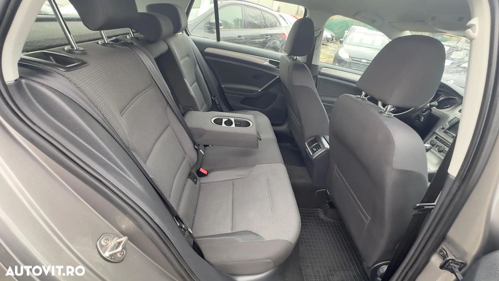 Volkswagen Golf - 25