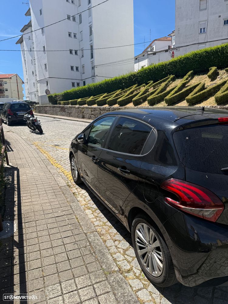 Peugeot 208 1.5 BlueHDi Signature - 8
