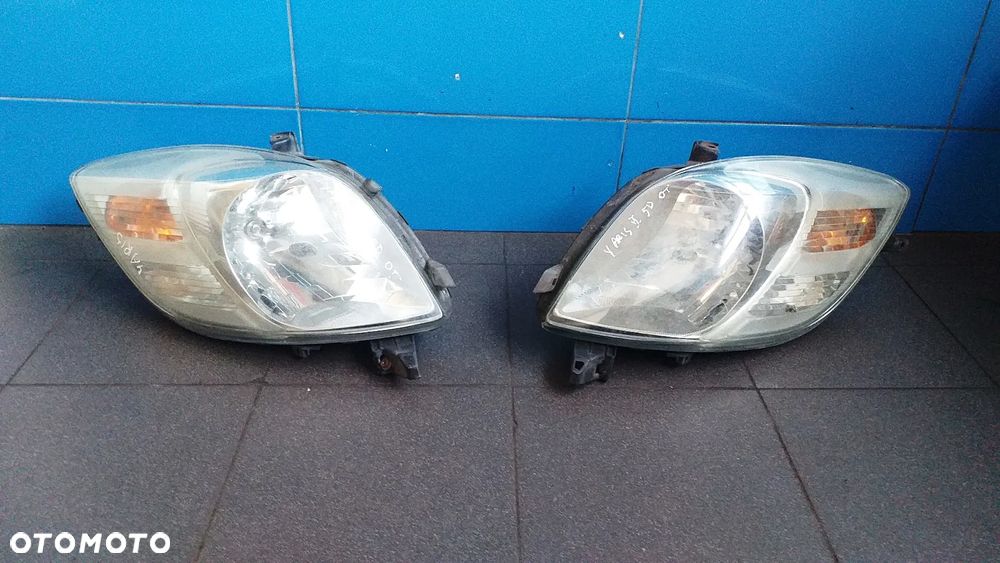 Lampa lewy prawy przód tył Toyota Yaris II 5D - 2