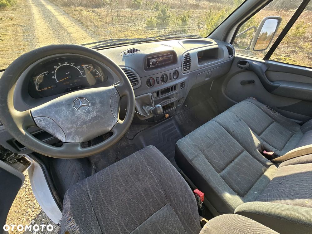 Mercedes-Benz Sprinter - 13