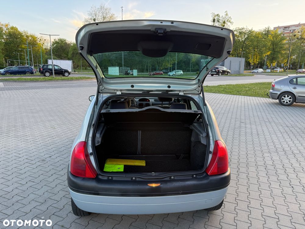 Renault Clio 1.4i RT - 23