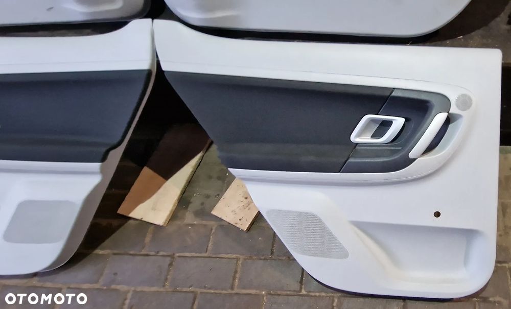 BOCZKI DRZWI KOMPLET SKODA FABIA II HB - 7