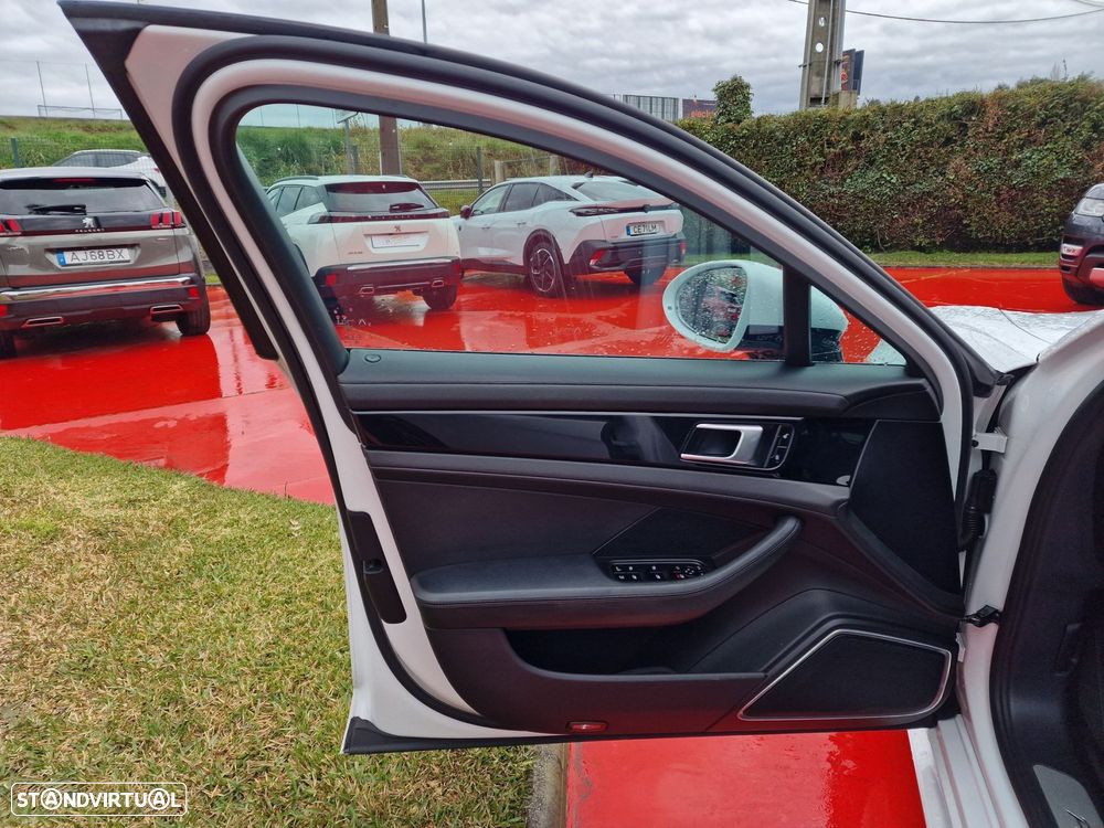 Porsche Panamera 4 E-Hybrid - 7