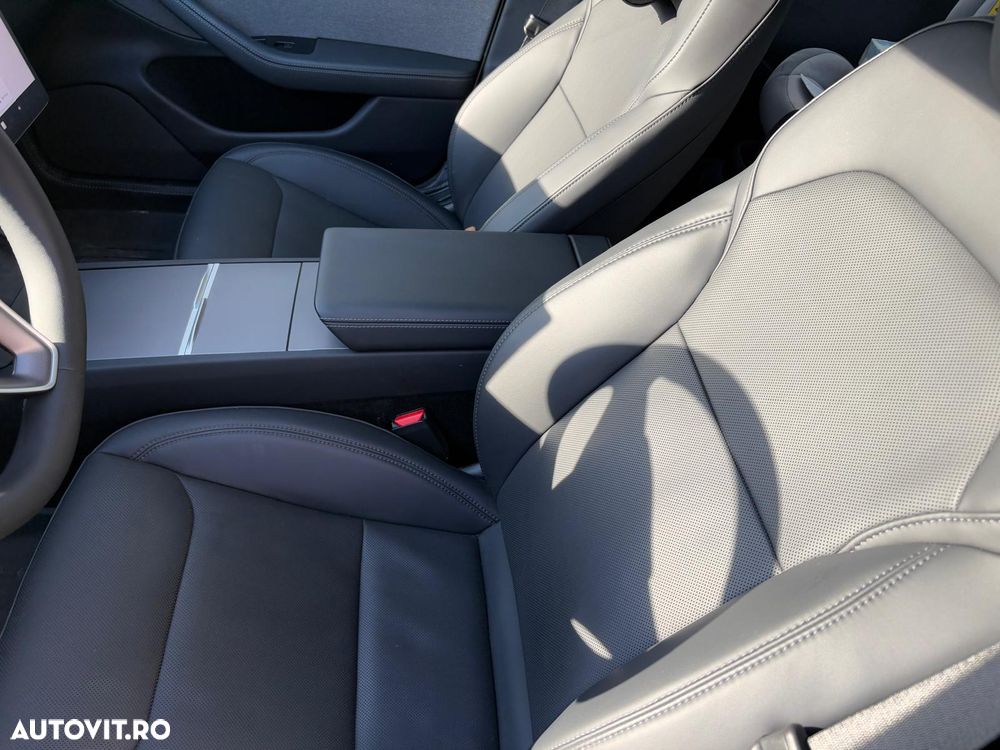 Tesla Model 3 - 11