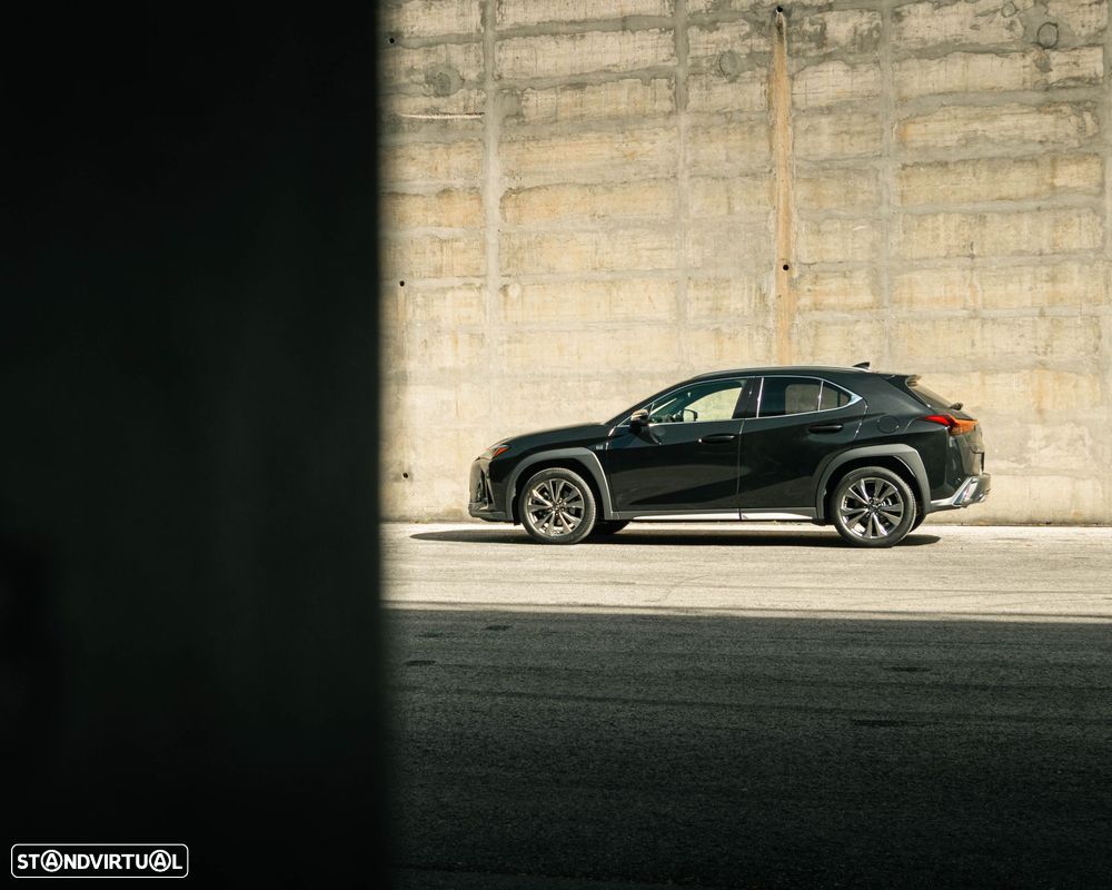 Lexus UX 250h Sport (Ecrã 12.3) - 18