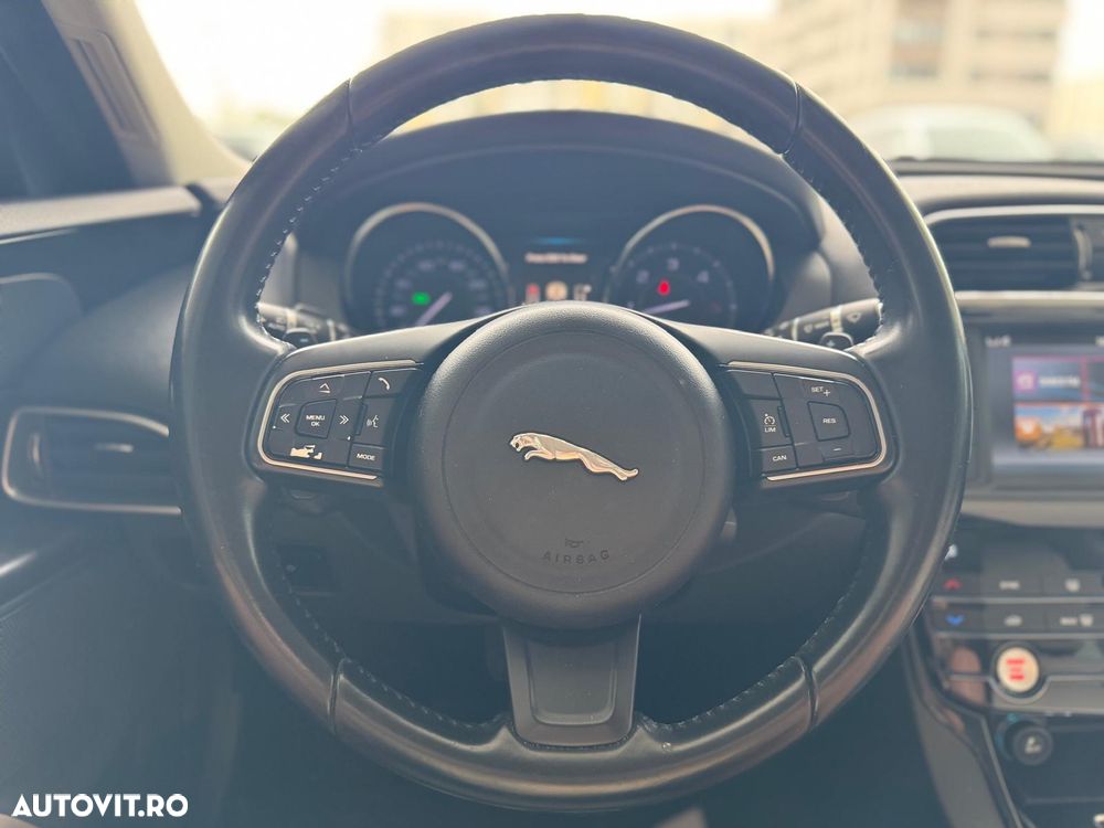 Jaguar XE 20d Aut. Portfolio - 3