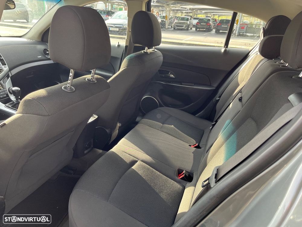 Chevrolet Cruze 1.6 LT - 8