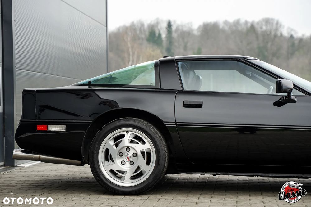 Chevrolet Corvette - 5