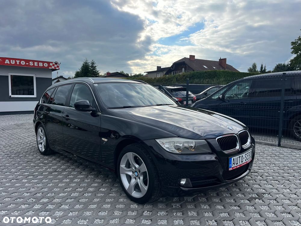 BMW Seria 3 318d DPF Touring - 33