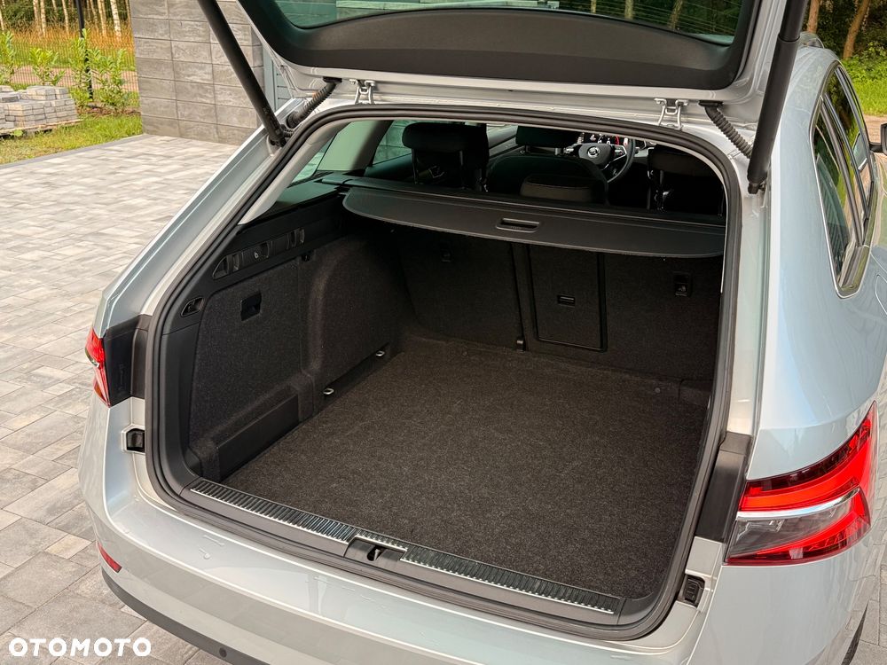 Skoda Superb 2.0 TDI SCR Style DSG - 22