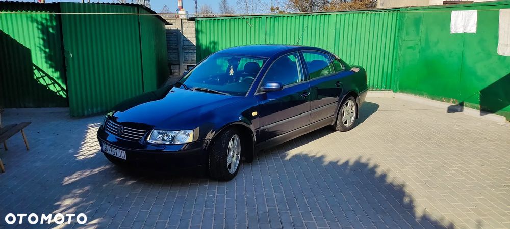 Volkswagen Passat - 1