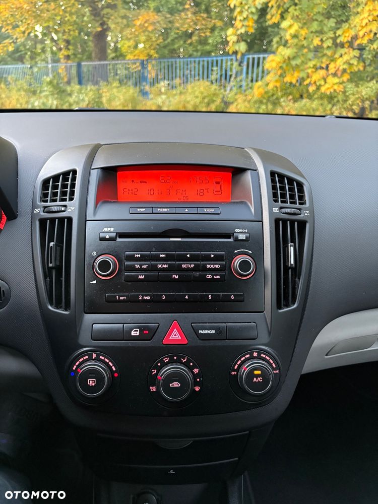 Kia Ceed - 29