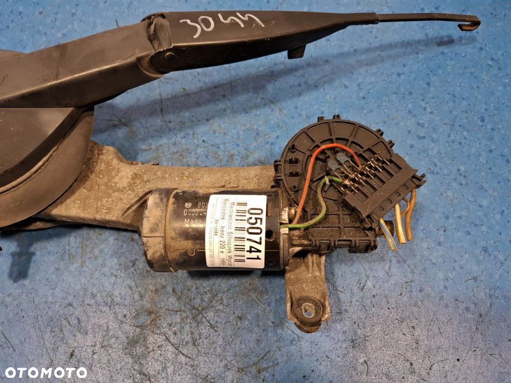 MERCEDES-BENZ 220 E MECHANIZM SILNICZEK WYCIERACZEK PRZÓD 3391098329 - 3