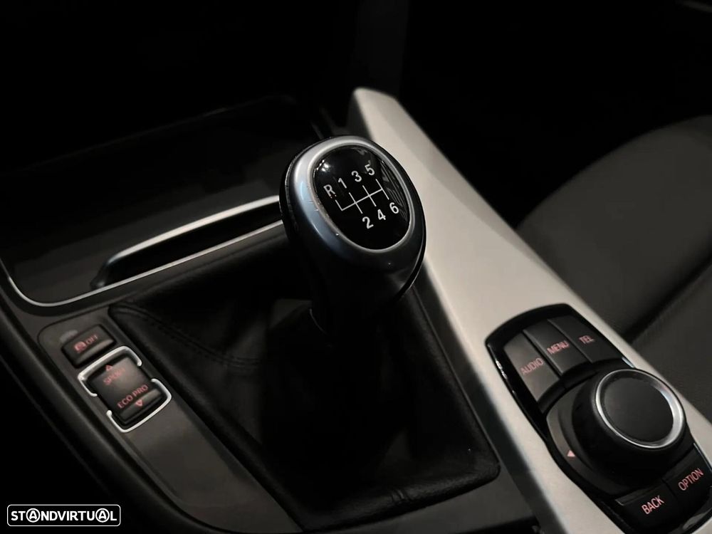 BMW 318 d Line Sport - 16