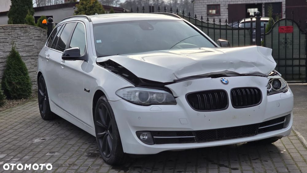 BMW Seria 5 525d - 32