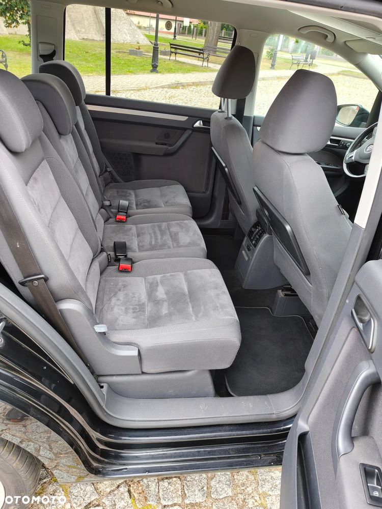 Volkswagen Touran 2.0 TDI DPF DSG Highline - 16