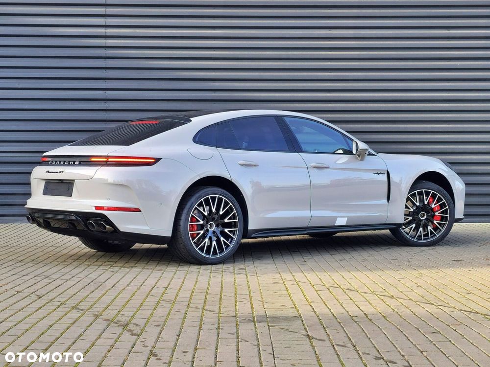 Porsche Panamera - 4