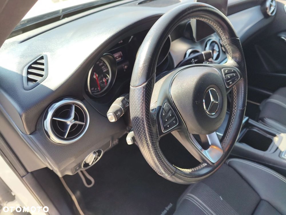 Mercedes-Benz GLA 200 7G-DCT AMG Line - 17