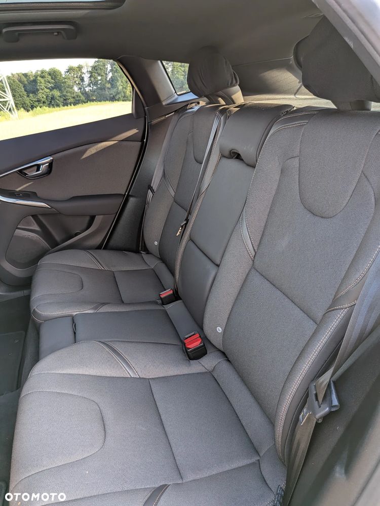 Volvo V40 Cross Country - 15
