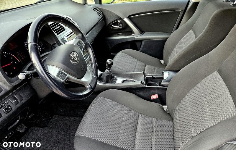 Toyota Avensis 2.0 D-4D Premium - 21