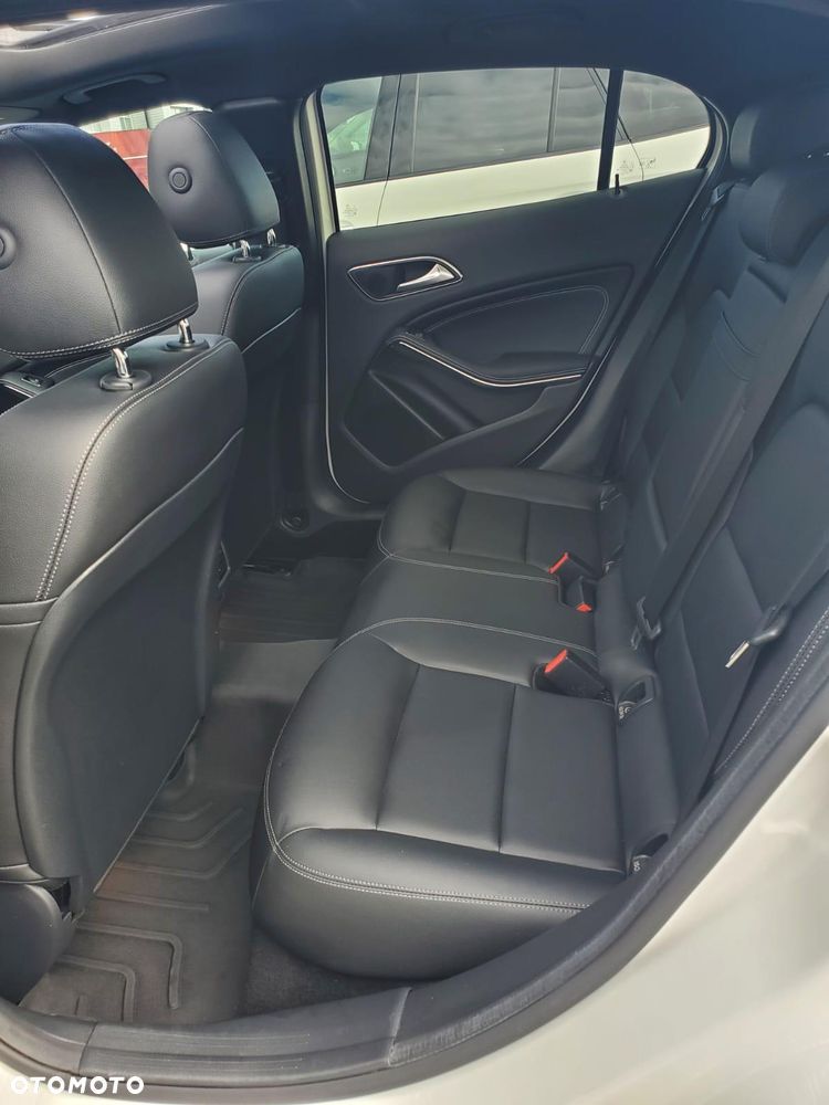 Mercedes-Benz GLA 250 4Matic 7G-DCT AMG Line - 12