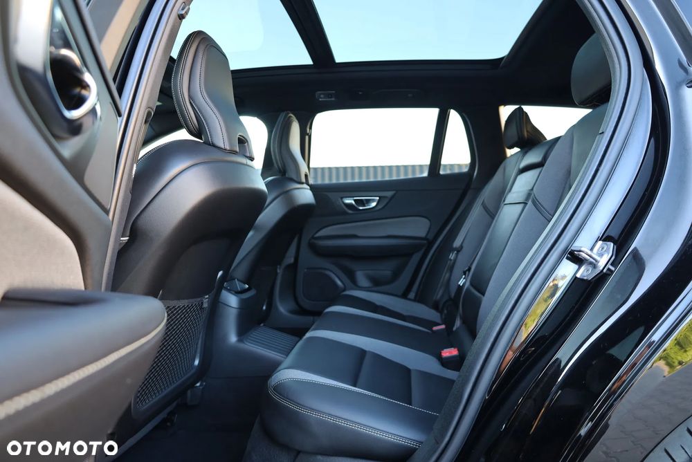 Volvo V60 T8 AWD Twin Engine Geartronic R-Design - 23
