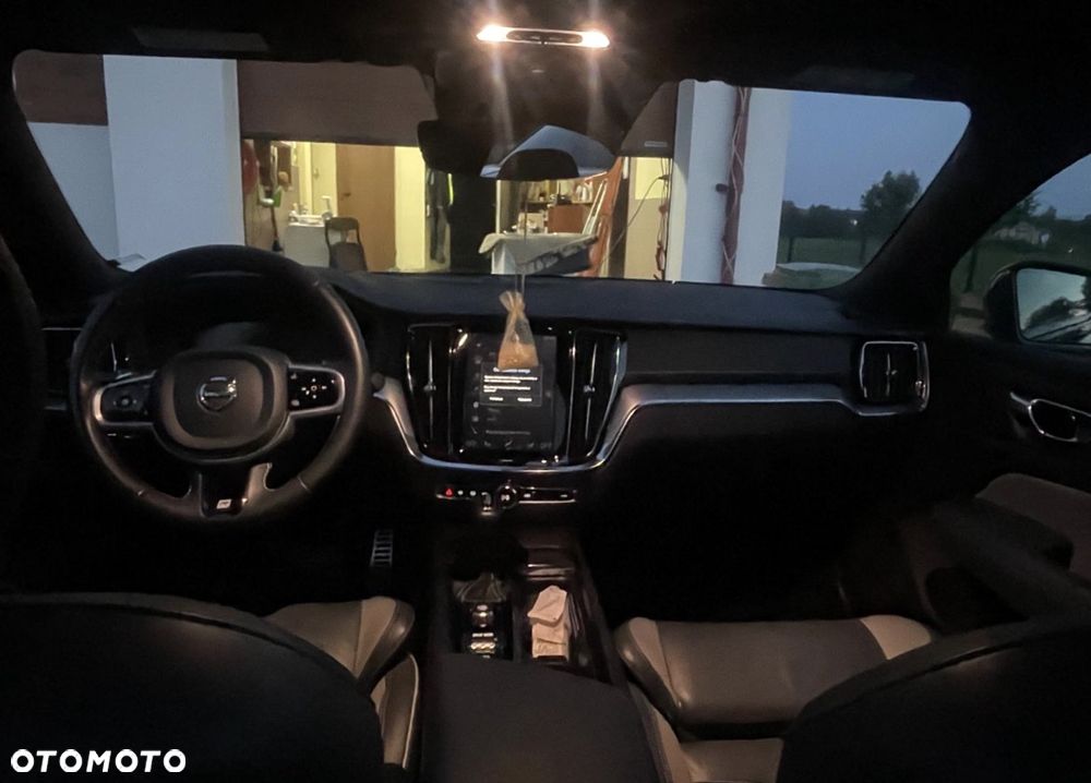 Volvo S60 T5 AWD R-Design - 8