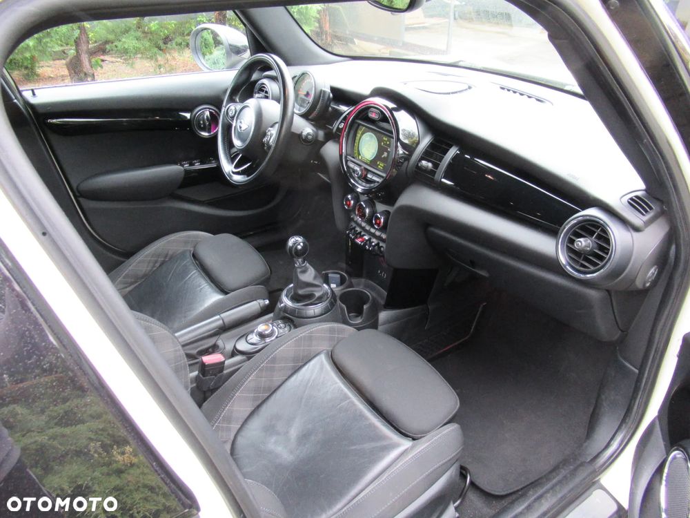MINI Cooper Standard - 17
