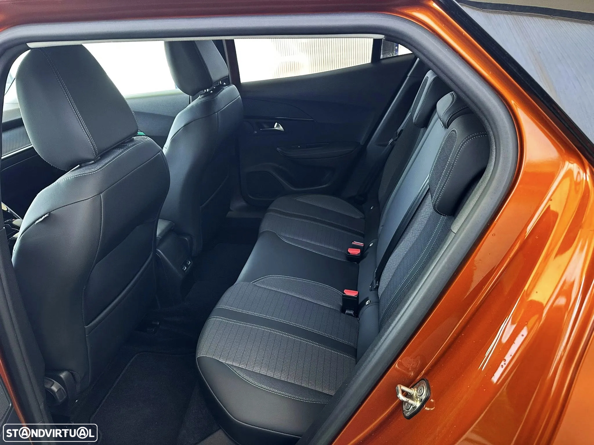Peugeot e-2008 50 kWh Active - 8
