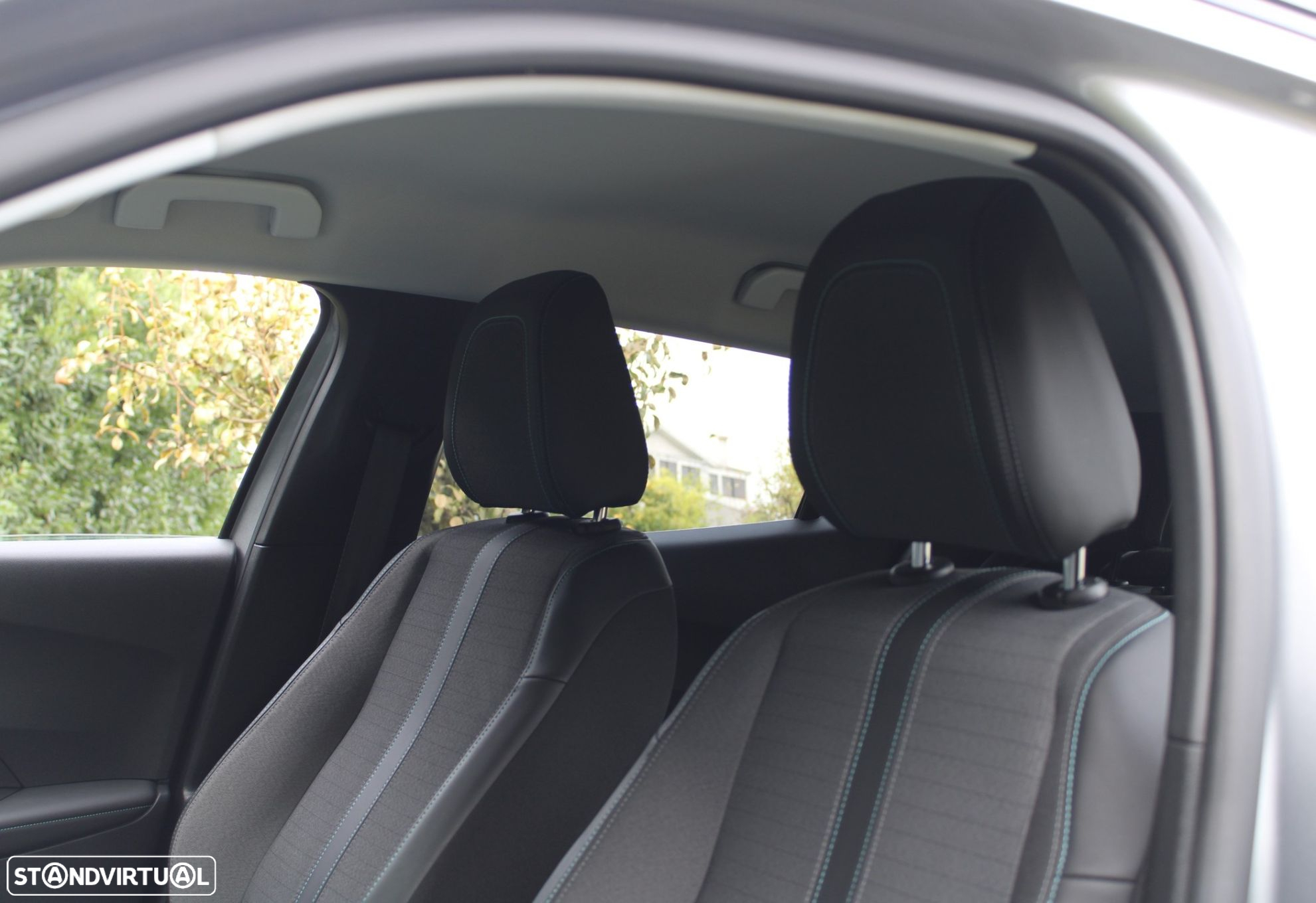 Peugeot e-2008 50 kWh Allure - 17
