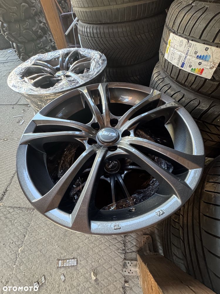 Felgi aluminiowe 5x114,3 8x19 et40 po renowacji
