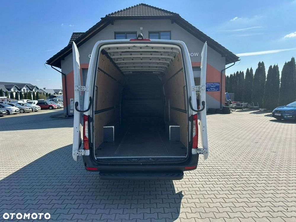 Mercedes-Benz Sprinter - 15