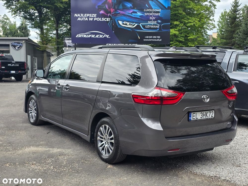 Toyota Sienna - 6