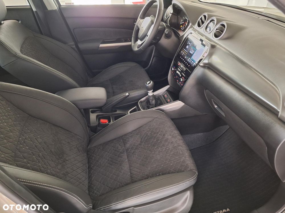 Suzuki Vitara 1.4 Boosterjet mHEV Elegance 2WD - 22