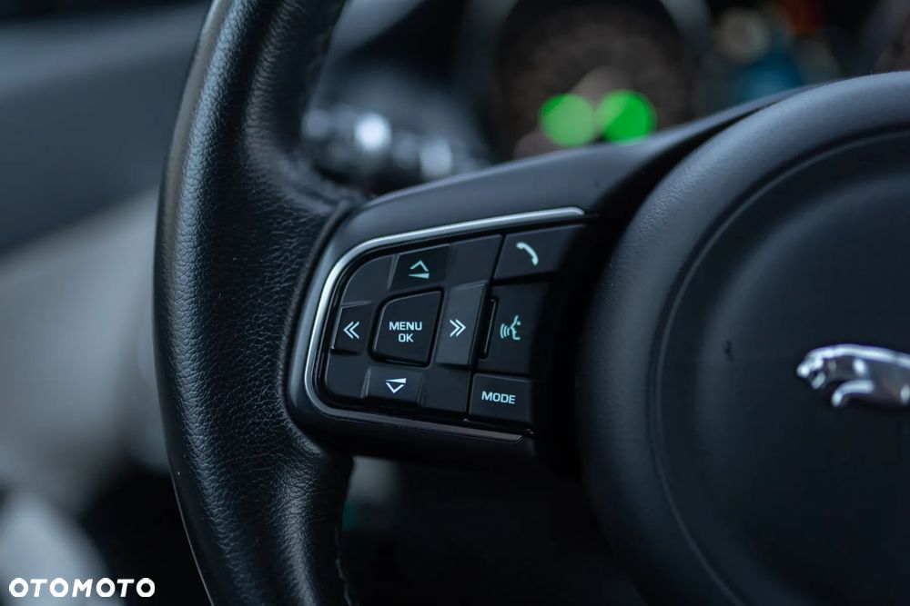 Jaguar E-Pace 2.0 i4P AWD R-Dynamic - 25