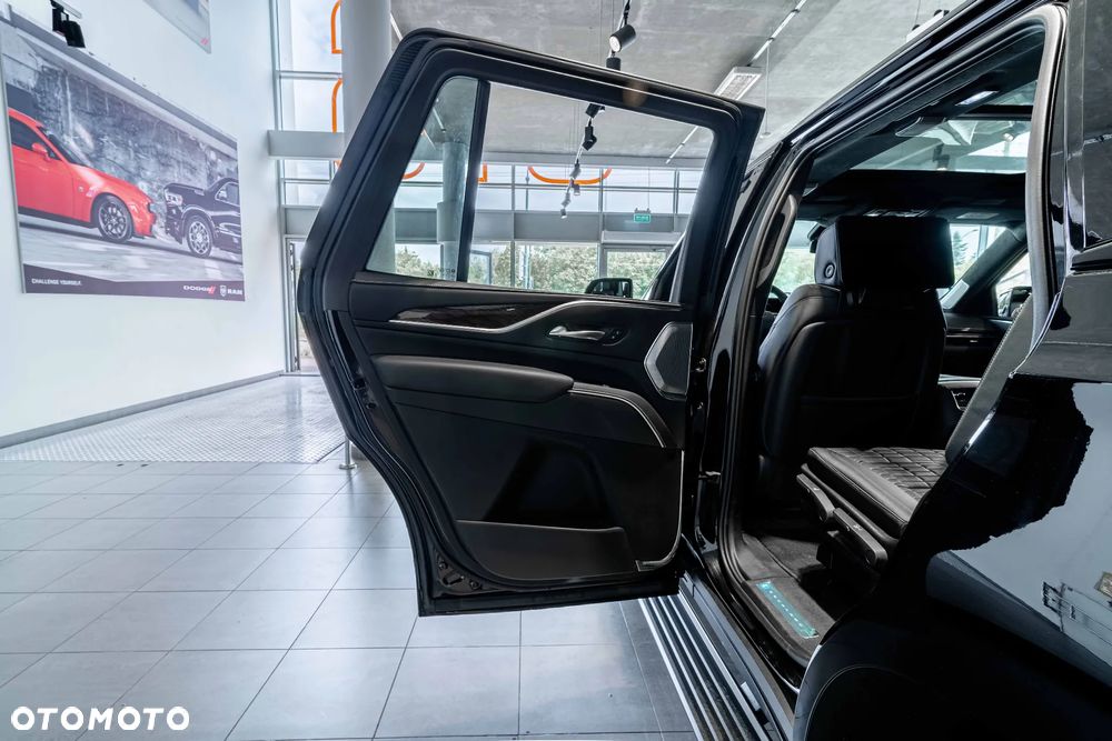 Cadillac Escalade - 21