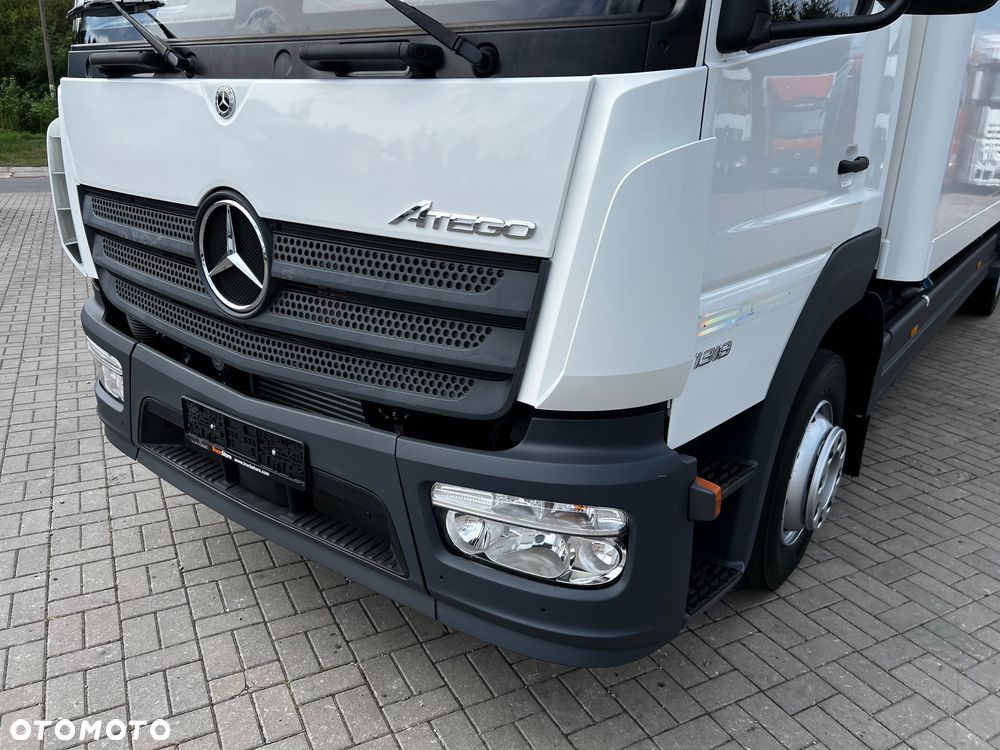 Mercedes-Benz - 12