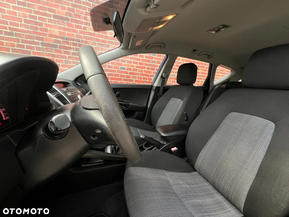 Kia Ceed - 13