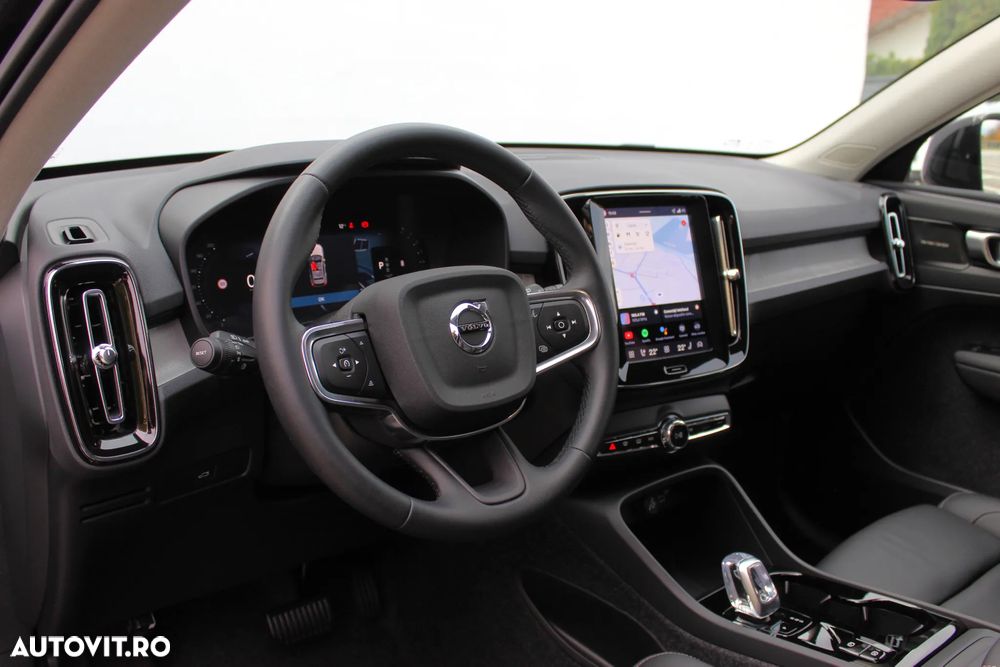 Volvo XC 40 B4 AT FWD MHEV Plus Dark - 11