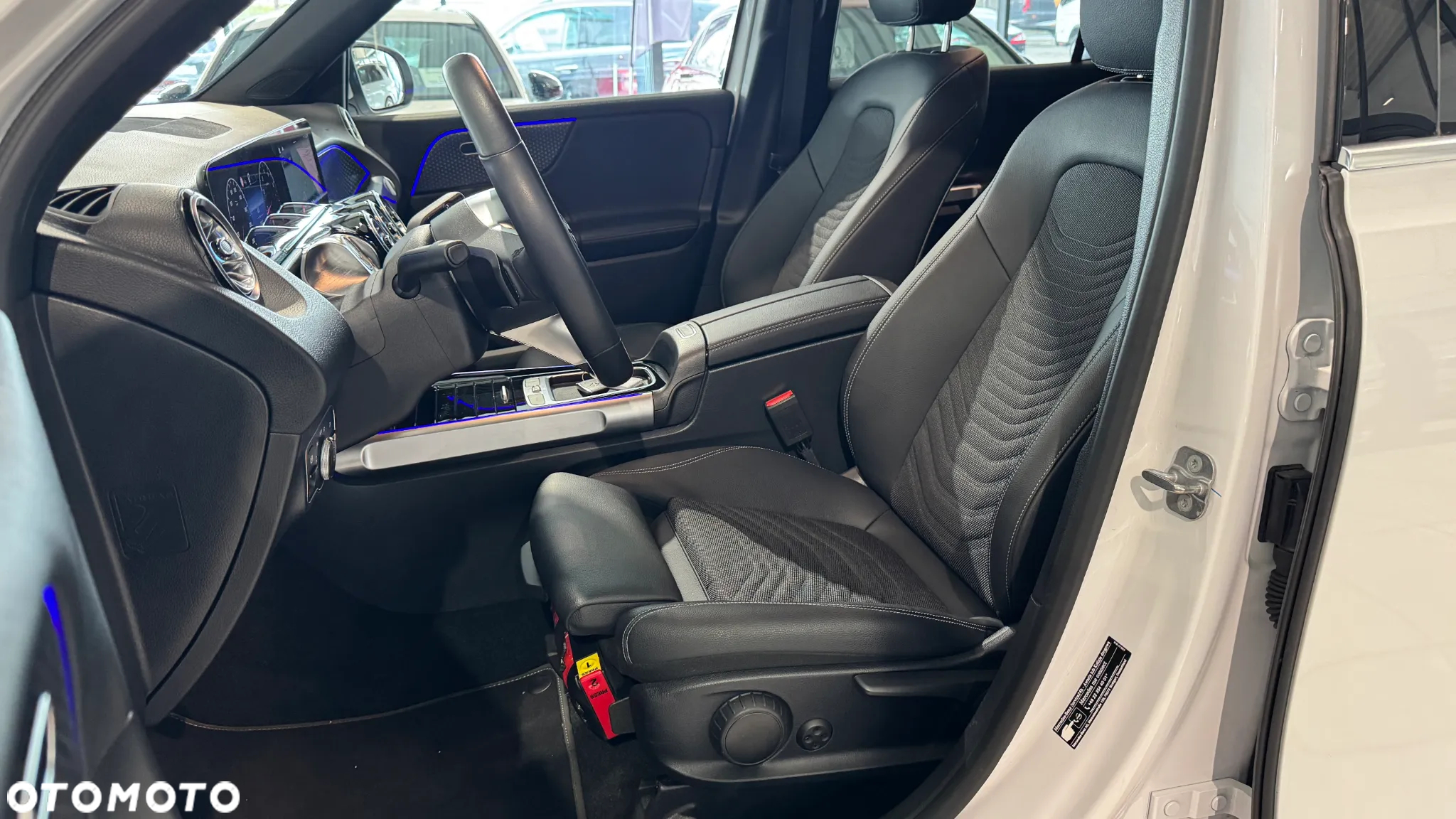 Mercedes-Benz GLB 200 Progressive 7G-DCT - 14