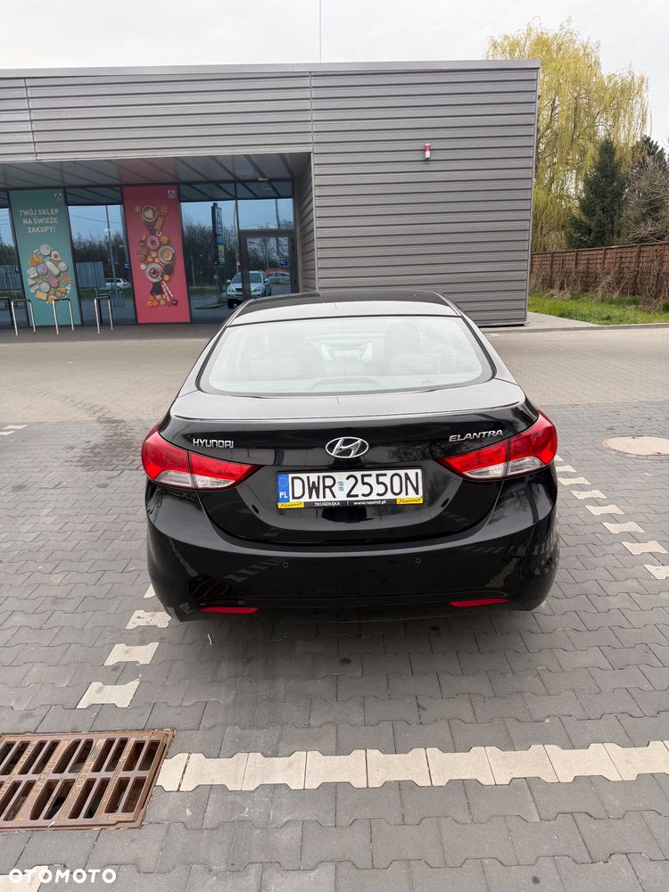 Hyundai Elantra 1.6 Comfort - 5