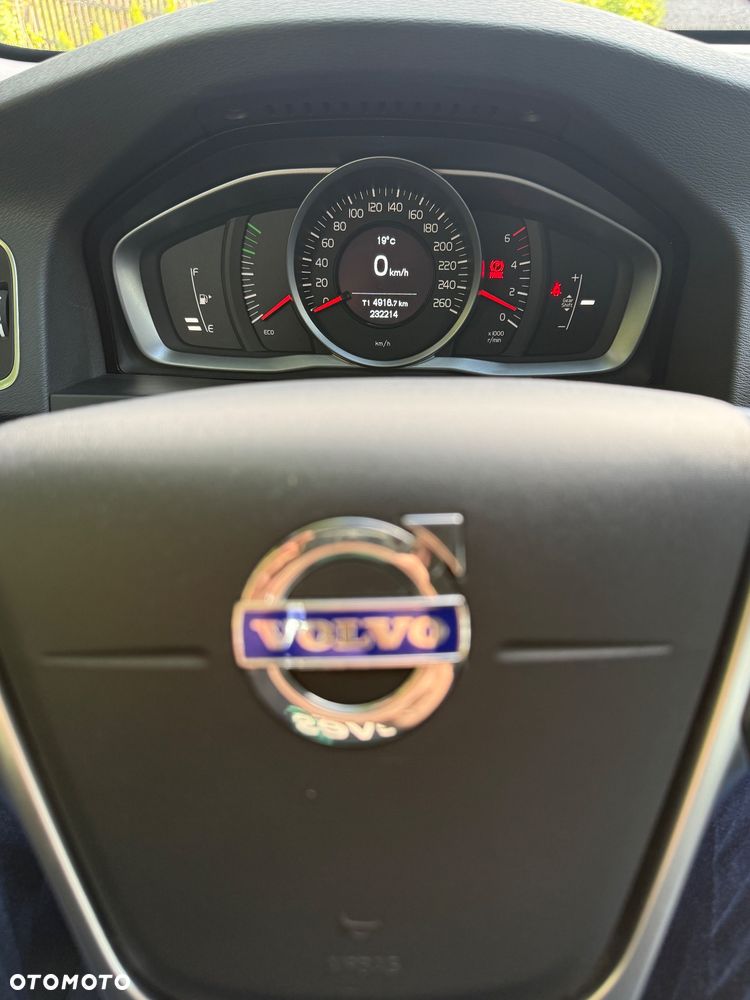 Volvo V60 Cross Country - 19