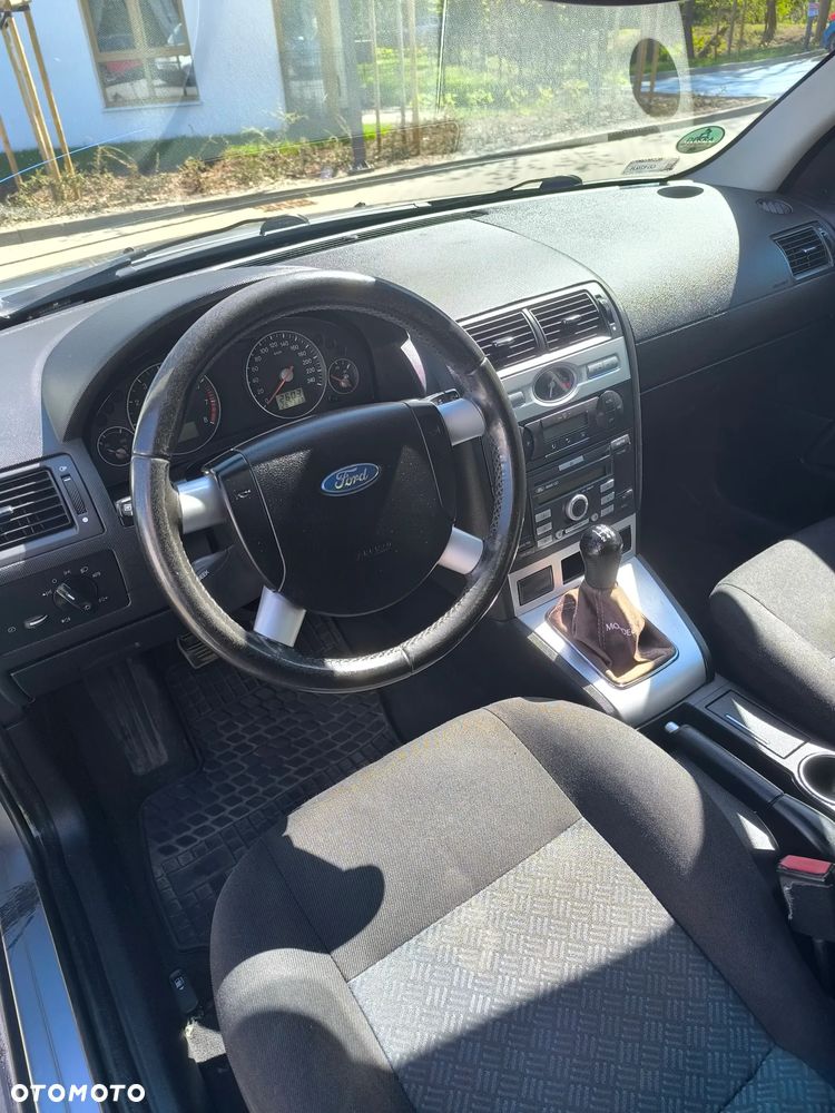 Ford Mondeo 1.8 Futura X - 8