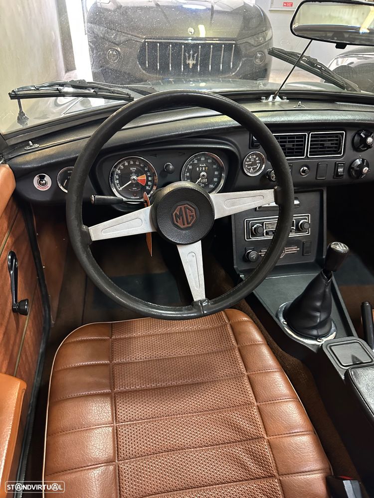MG MGB - 11