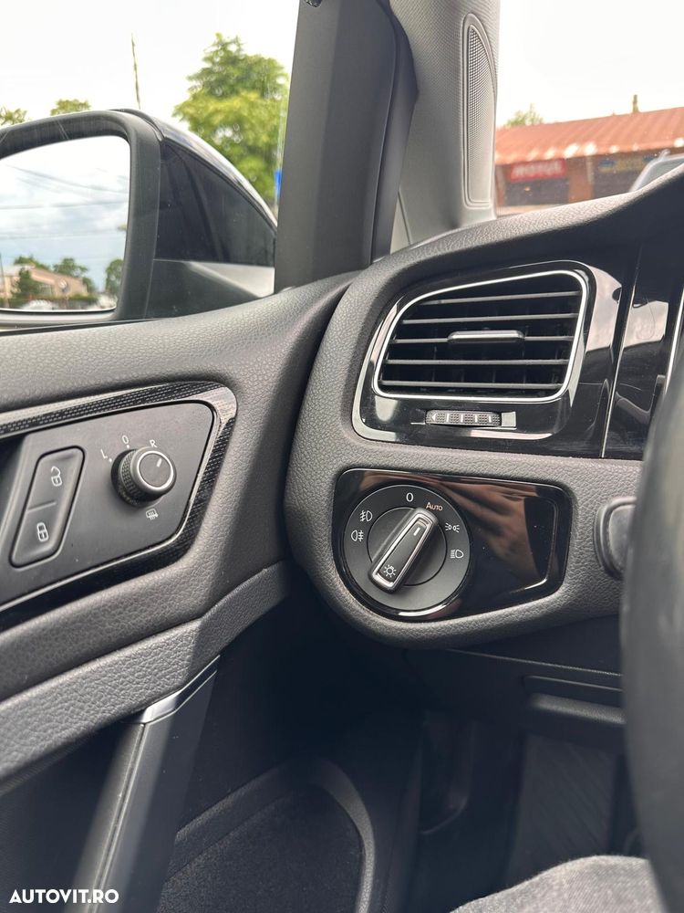 Volkswagen Golf - 8