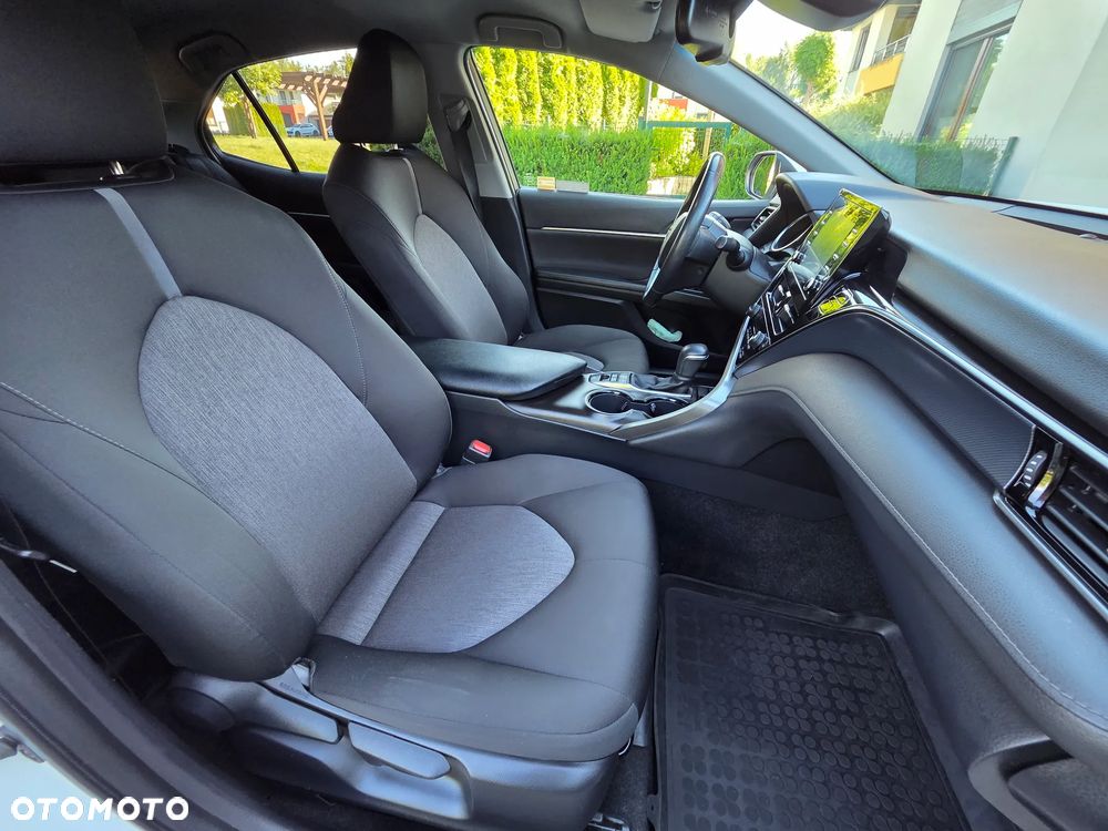 Toyota Camry 2.5 Hybrid Comfort CVT - 12