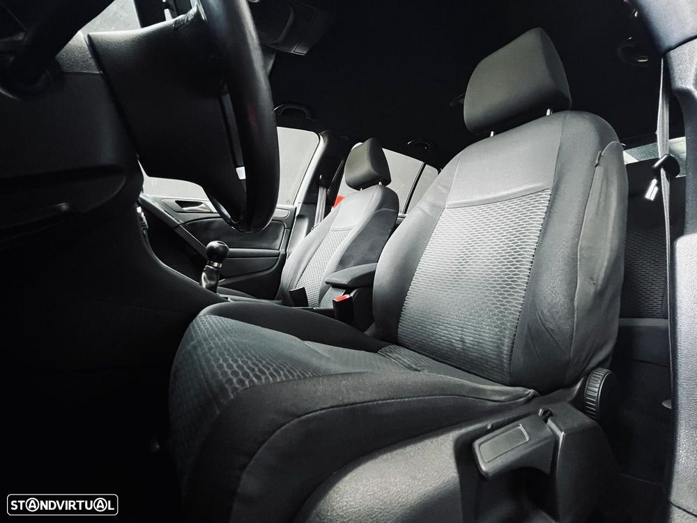VW Golf 1.6 TDi Confortline - 32